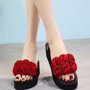 Woman's Fashion Red Rose Flip Flop Wedge- sz 8.5